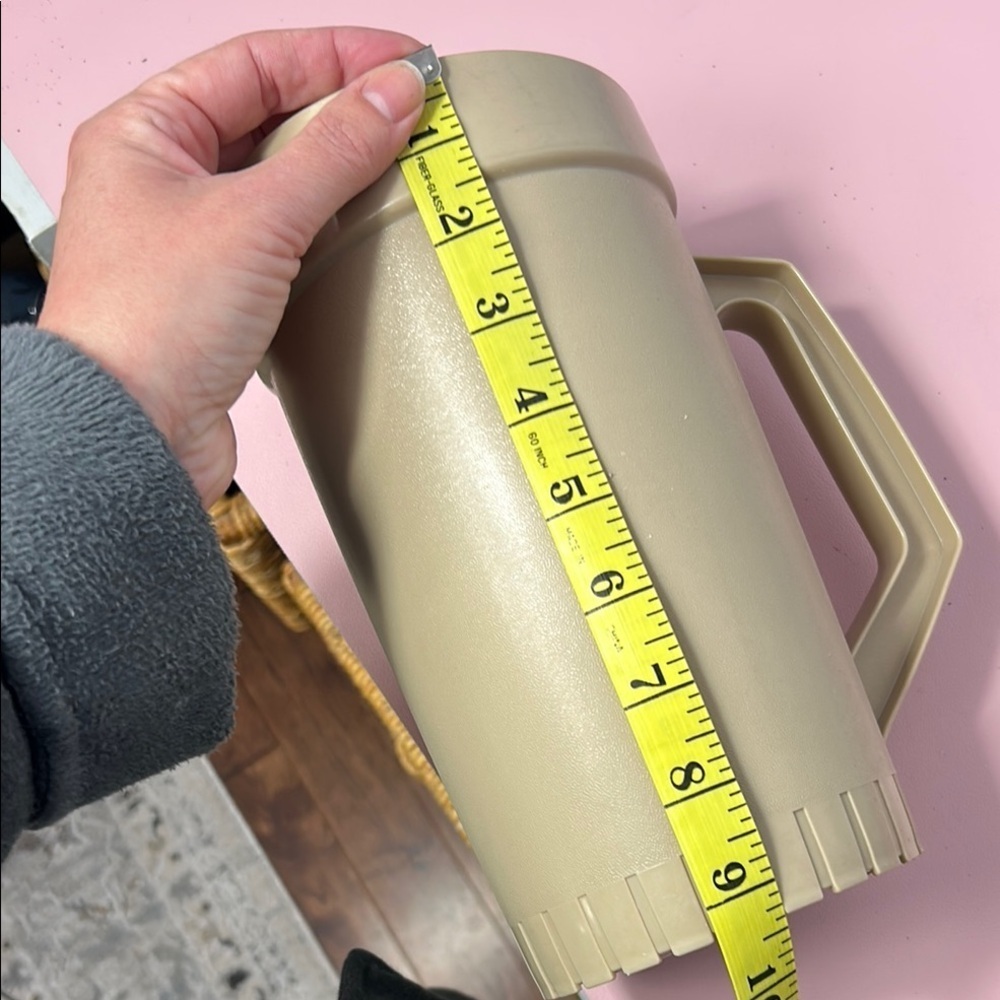 Tupperware Pitcher Tan White - Picture 6 of 7
